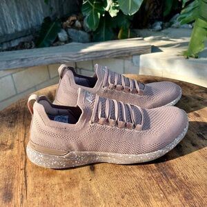 APL techloom ultra lightweight trainer  virtually unused